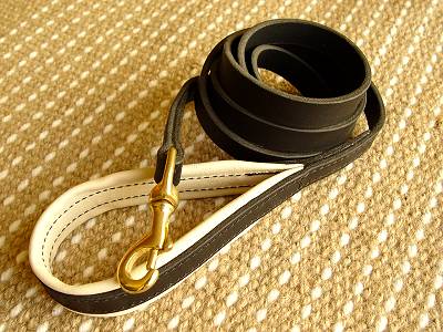 Leather dog lead with support material on the handle - Click Image to Close